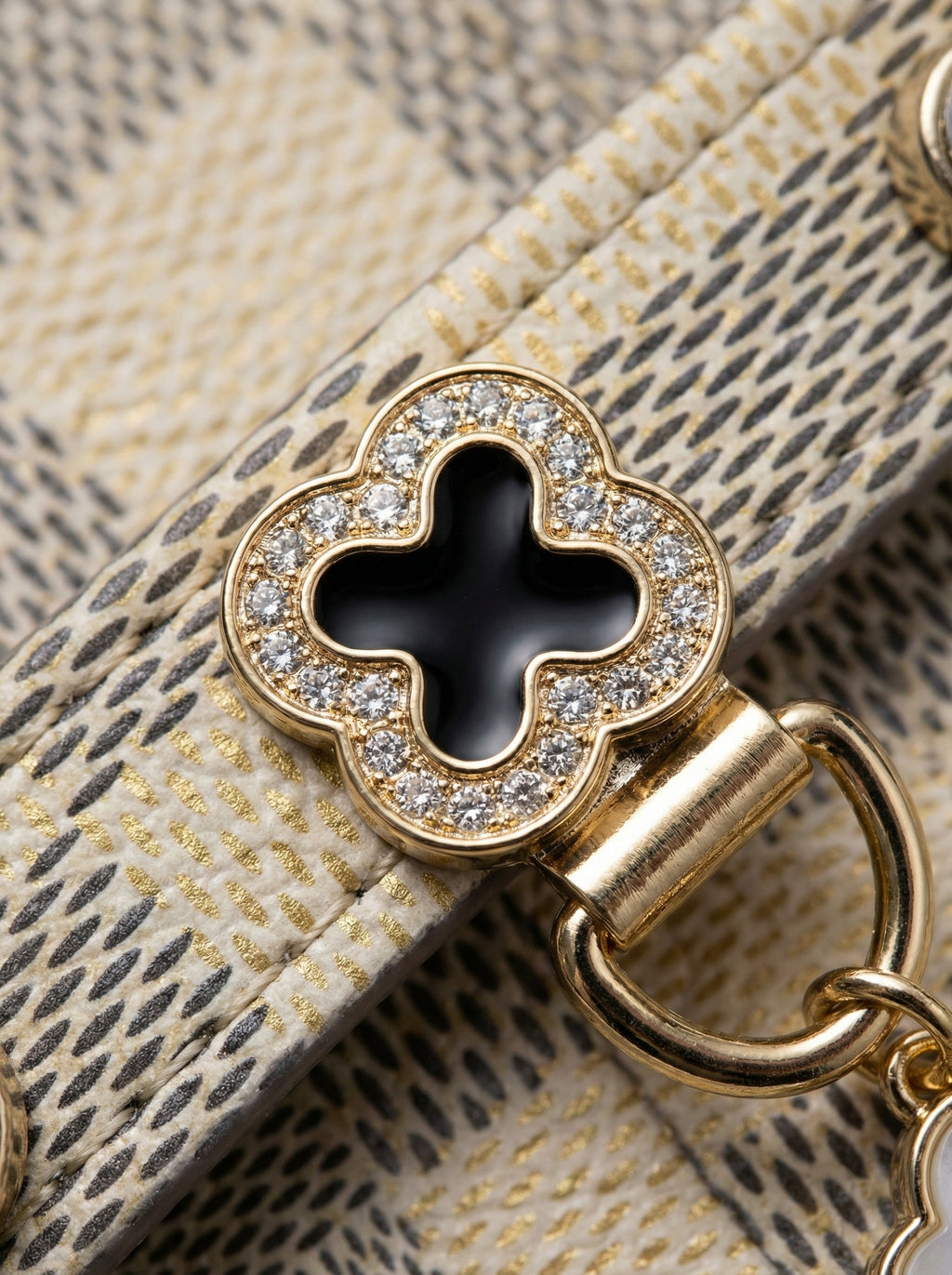 Luxury Clover & Crystal Pet Collar