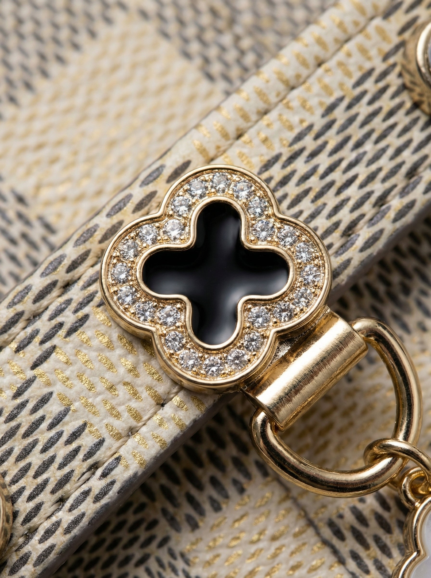 Luxury Clover & Crystal Pet Collar